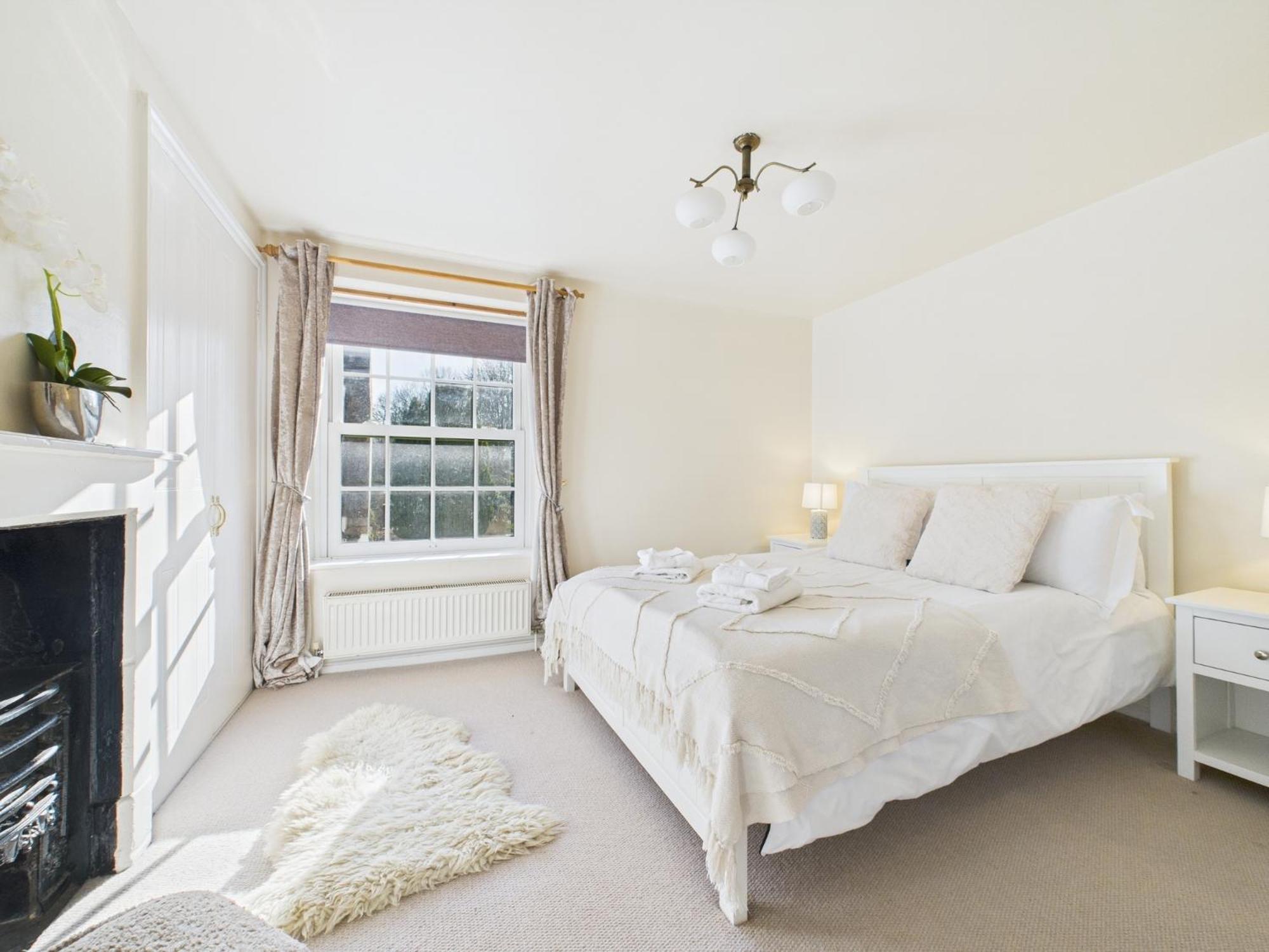 Romantic Cotswolds Parking Wi-fi Holiday home *